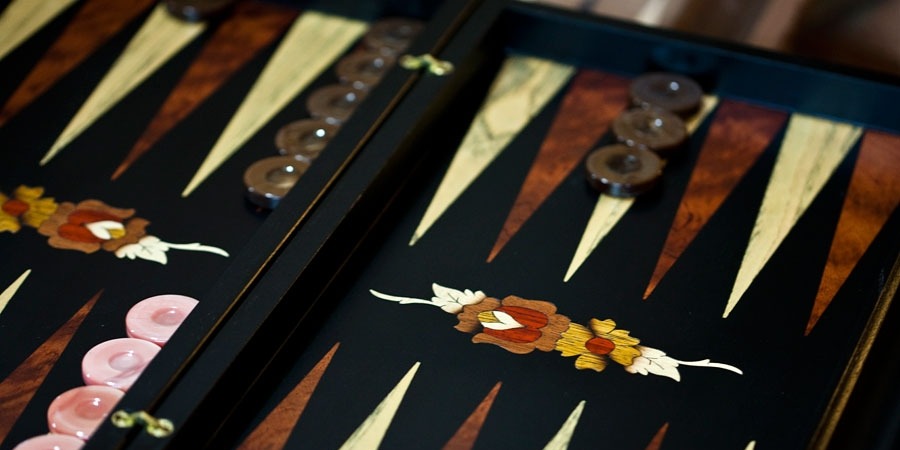 Backgammon with flower design