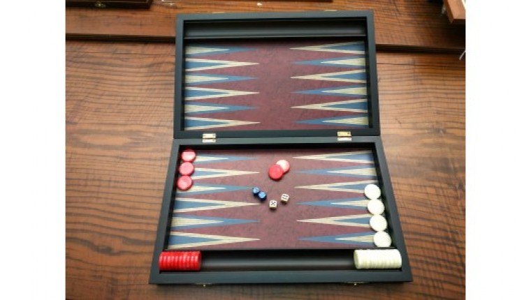 Middle backgammon set